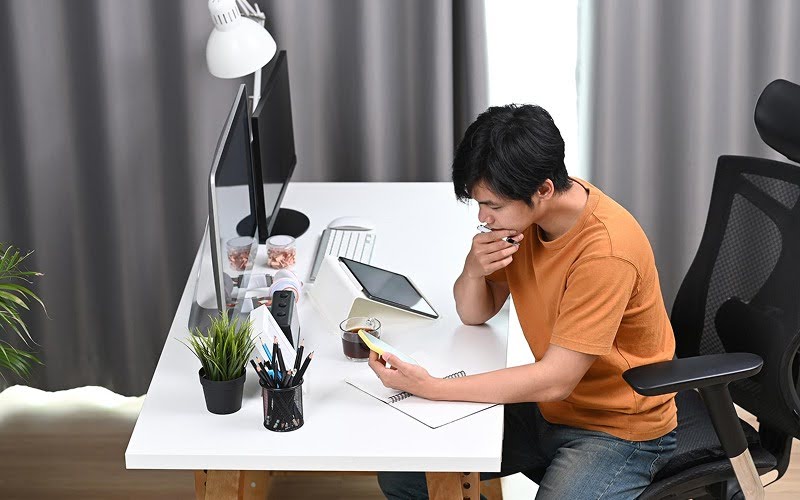 Why a Work-Optimised Desk Setup Doesn’t Always Support Everyday Use