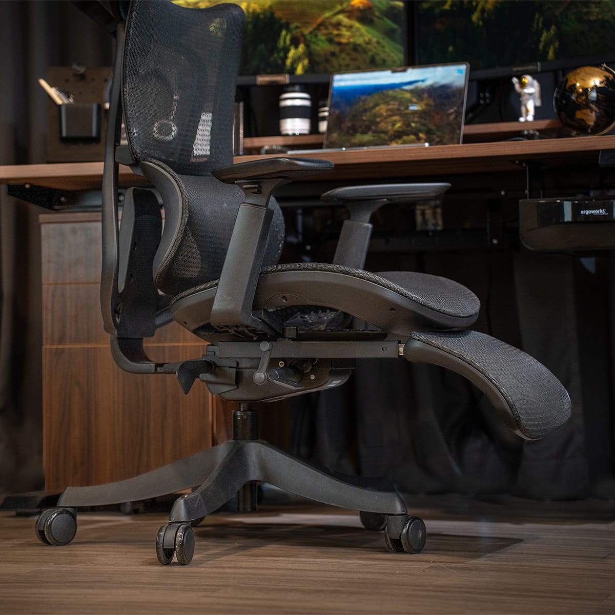 Ergoworks Office Chairs Accessory Truly Perfect Retractable Footrest Ergoworks