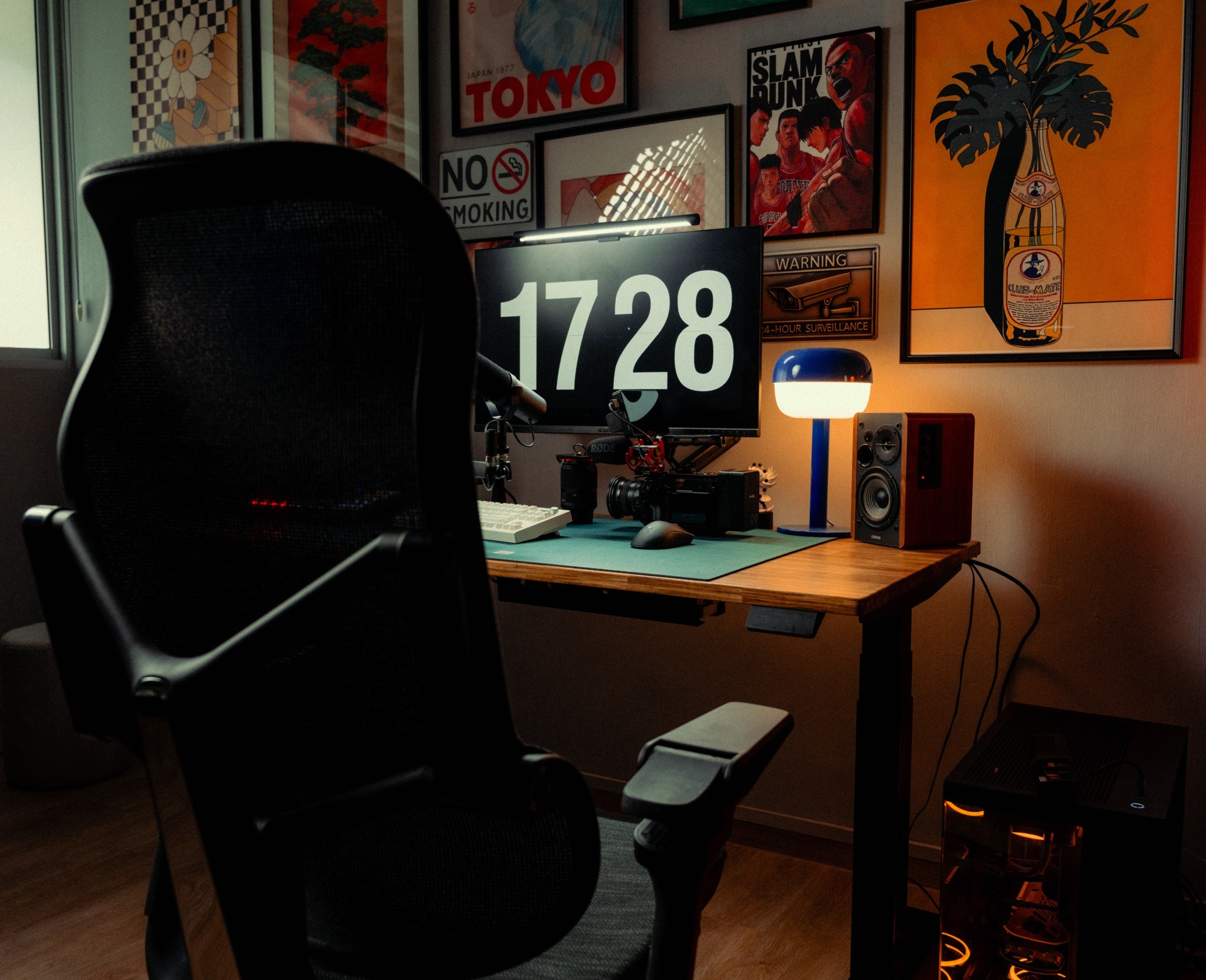 Falcon Chair [Free Footrest Worth $150]